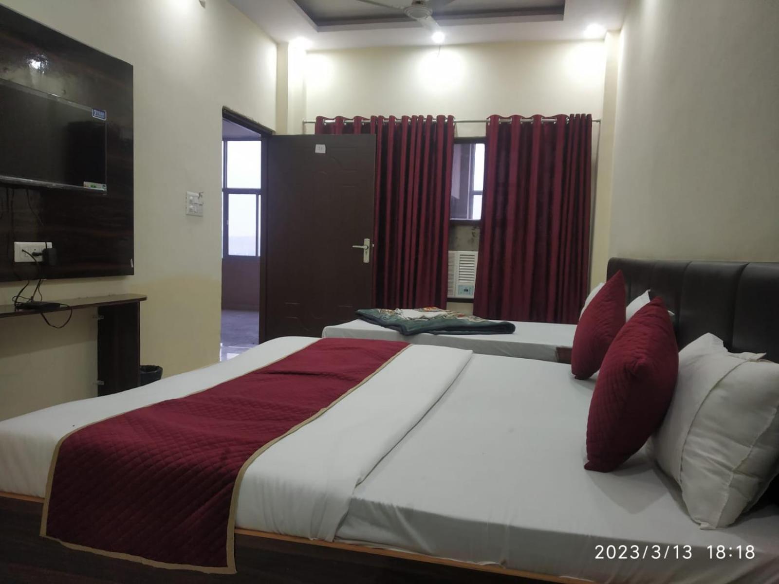 Hotel Aarti Darshan Харидвар Экстерьер фото
