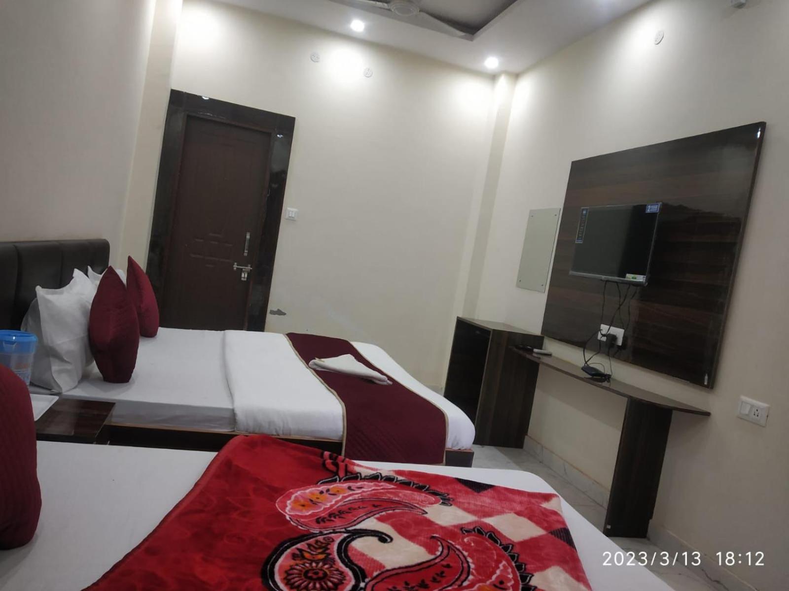 Hotel Aarti Darshan Харидвар Экстерьер фото