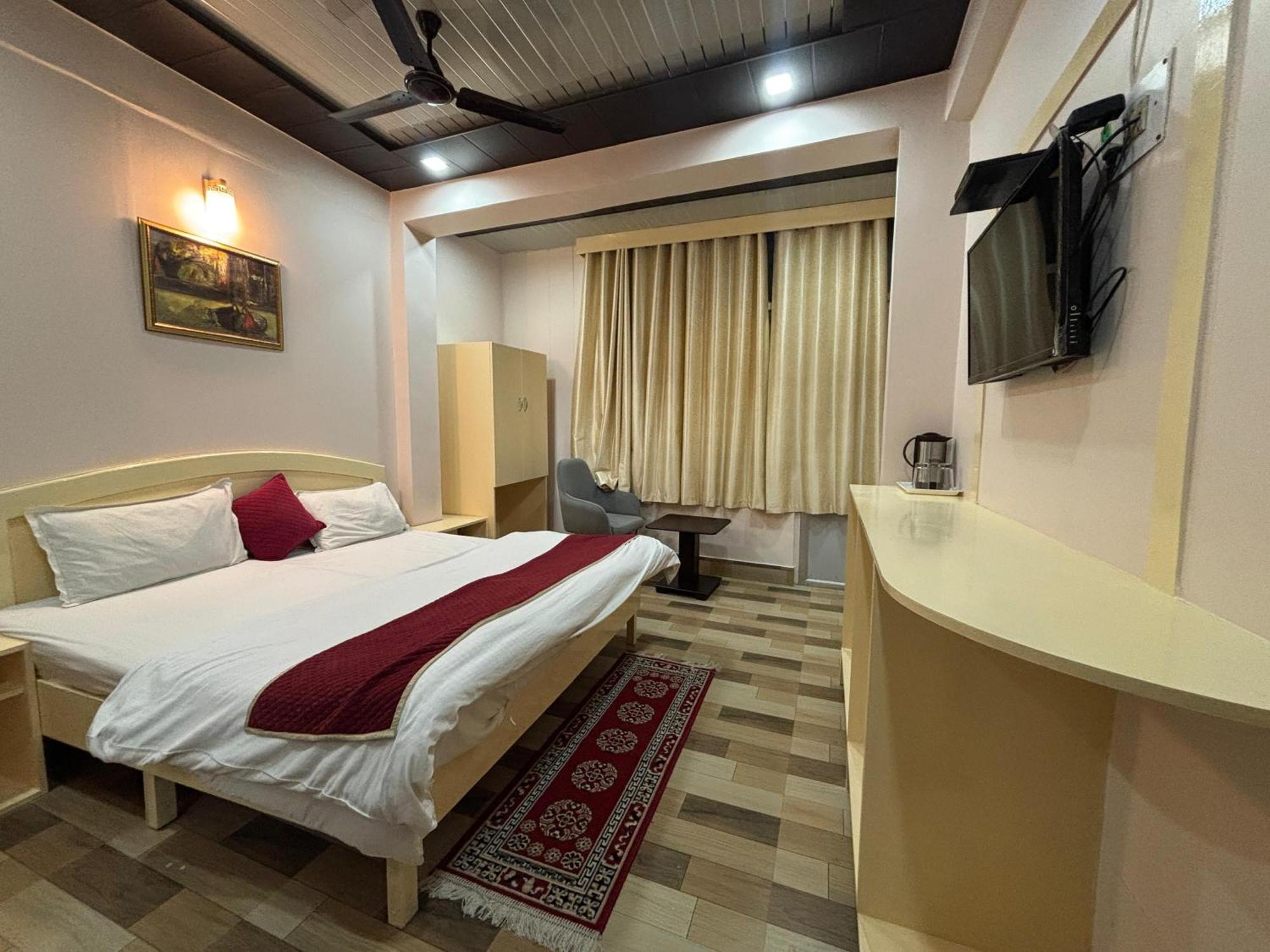 Hotel Aarti Darshan Харидвар Экстерьер фото